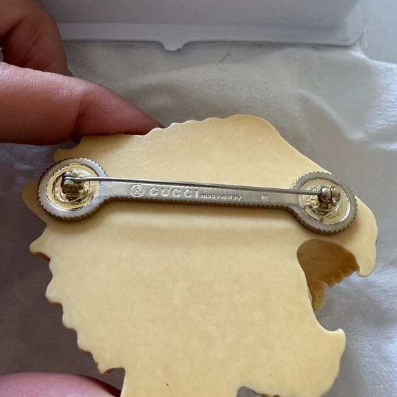 GUCCI TIGER HEAD BROOCH WITH CRYSTAL NWT - Picture 3 of 3
